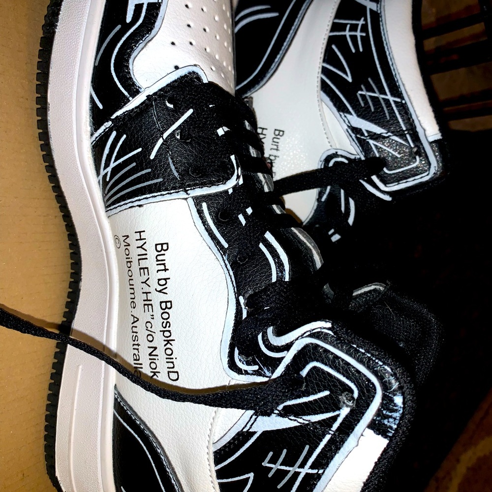 These shoes are new and I’ve only worn them once.